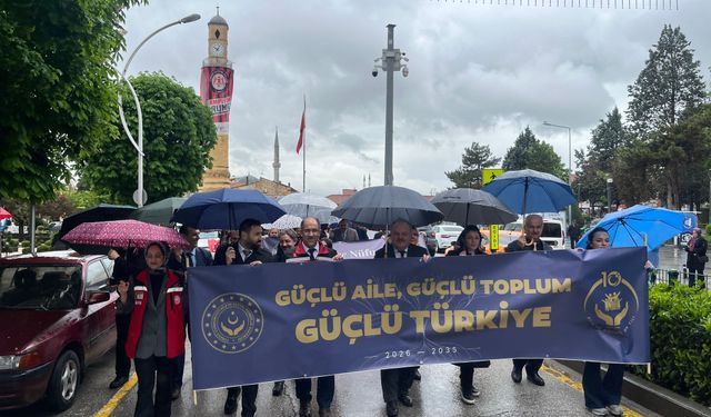 Çorum’da Yağmura Rağmen “Aile Haftası” Yürüyüşü