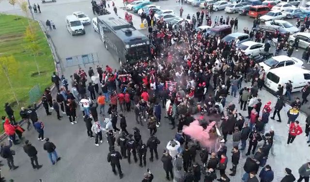 Çorum Tek Yürek! Arca Çorum FK’ya Rövanş Öncesi Meşaleli Karşılama