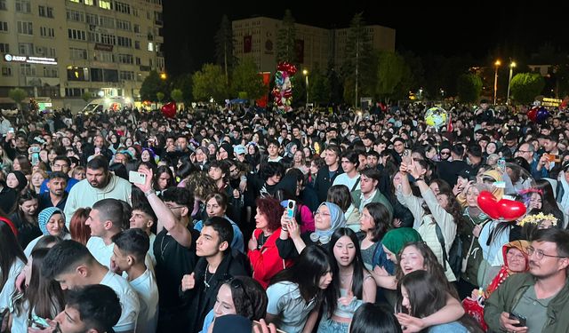 19 Mayıs Coşkusu Grup Norm Konseriyle Zirveye Çıktı
