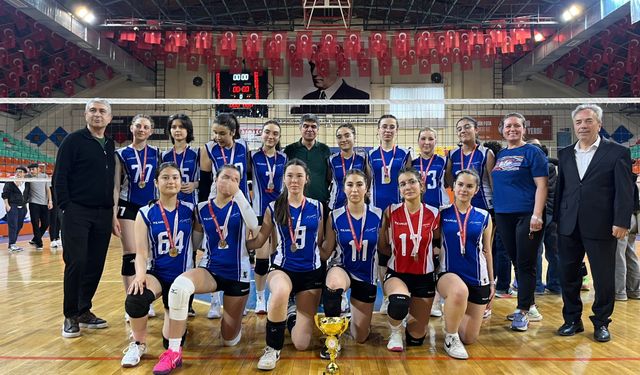 Kupa İçin Müthiş Mücadele: Kazanan Fen Lisesi