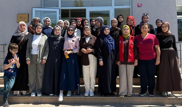 Bayatlı Gençler "Gazze'ye Umut Mektupları" Kampı İçin Ankara'ya Uğurlandı