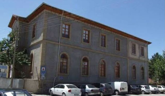 Tarihi Okul Kütüphaneye Dönüştürülüyor!