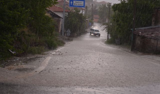 Dolu Ve Kuvvetli Yağış Hayatı Olumsuz Etkiledi