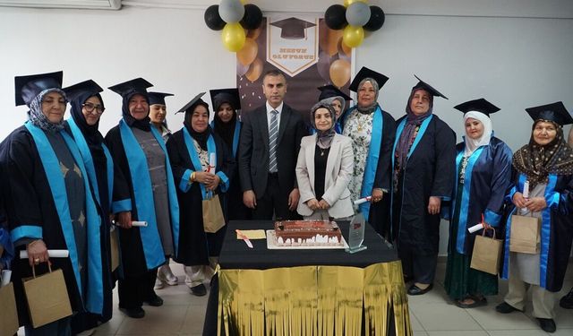 Okuma Yazma Öğrendiler, Kep Atıp Mezun Oldular