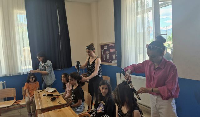 HEM Kursiyerlerinden Öğrencilere Gönülleri Isıtan Hizmet