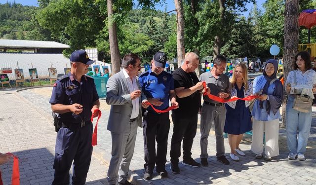 Öğrencilerin "Geleceğin Nefesleri" Resim Sergisi Açıldı