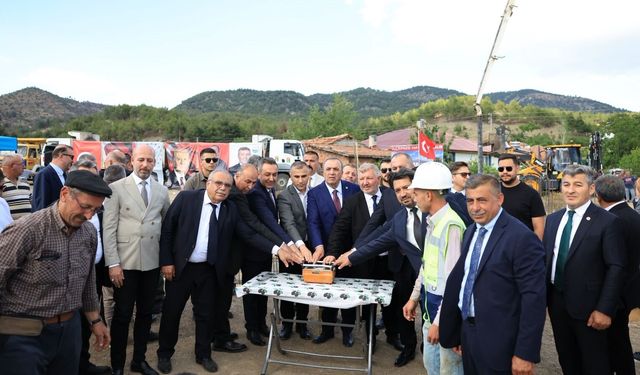 Cemevi Temeli Aşure İkramıyla Atıldı