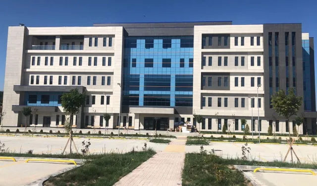 Periodontoloji Uzmanı Elif Yücel Hasta Kabulüne Başladı