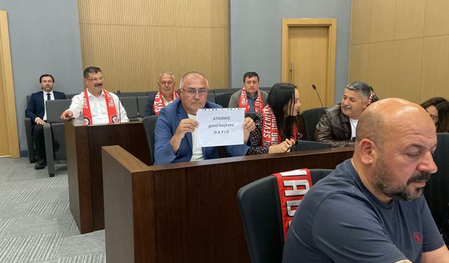 CHP’li Özbal’dan Mecliste Dikkat Çeken Protesto
