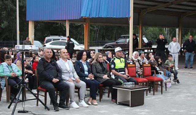 Gençlik Ve Kültür TIR’ı Mecitözü’nde Halkla Buluştu