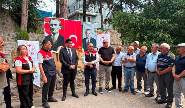 Oğuzlar'da Ceviz Üreticilerine Koruyucu Ekipman Ve Gübre Desteği