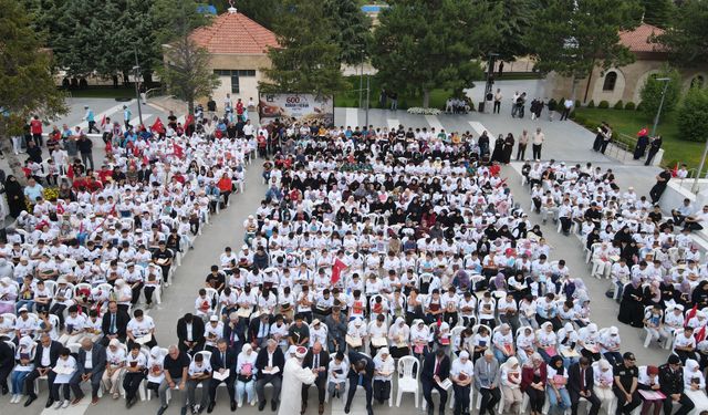 600 Çocuktan 60 Saniyede Hatim! Şehitler İçin Kur'an Okudular