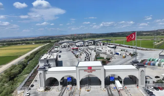 Gurbetçilerin Dönüş Yolculuğu İpsala Sınır Kapısı'nda Yoğunluk Oluşturuyor