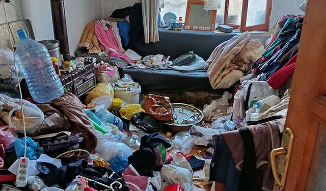 Evden 6 Kamyon Çöp Çıktı