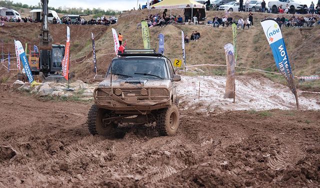 Off-Road Tutkunları Zorlu Parkurda Yarıştı