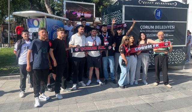 Tesis Önüne Gelen Taraftardan Tam Destek