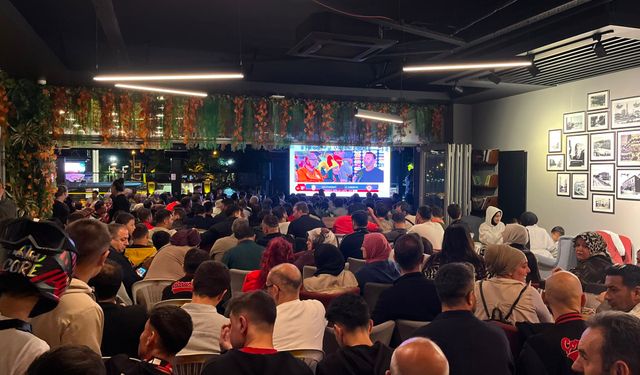 Çorum’da Süper Lig Keyfi! Vatandaşlar Maçın Başlamasını Bekliyor