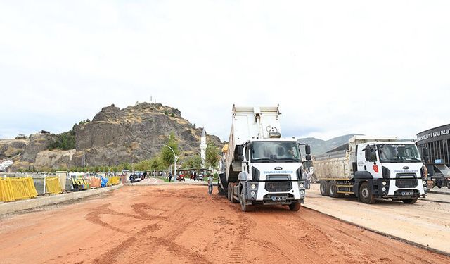 Kapalı Pazarın Asfaltına Başlandı