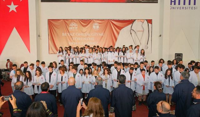 HİTÜ Tıp Fakültesi’nde 139 Öğrenci Beyaz Önlük Giydi