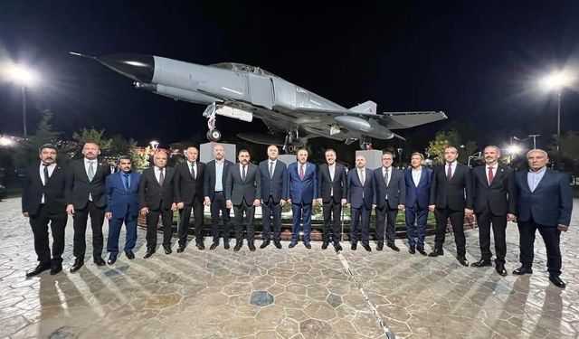 F-4 anı uçağına özel açılış