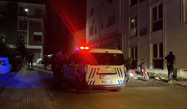 Yabancı Uyruklu İki Grup Bıçaklarla Birbirine Girdi