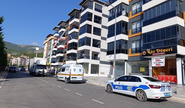 Balkondan Düşen Çocuk Ağır Yaralandı