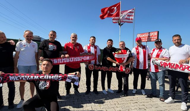 Samsun’da Dostluk Kazandı! Çorumlu Taraftarlar Çiçeklerle Karşılandı