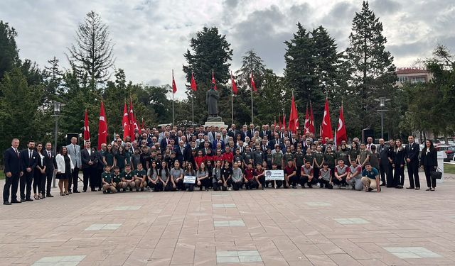 Çorum’da İlköğretim Haftası Çelenk Töreniyle Başladı