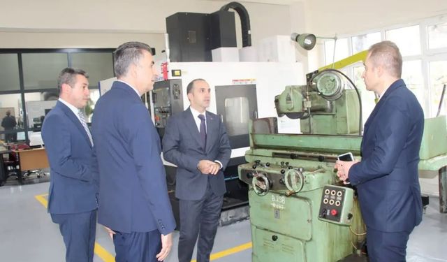 Kaymakam Polat, liseleri ziyaret etti