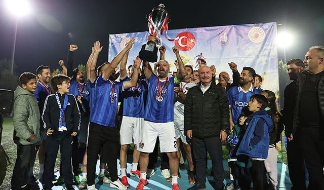 Köylerarası Futbol Turnuvasının galibi Kınık Köyü FK