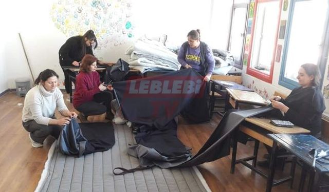 Deprem Bölgesi İçin Uyku Tulumu Dikiyorlar