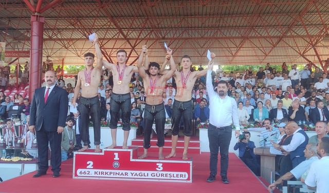 Osmancık Güreş Ağası Selman Erdoğan Güreşçileri Ödüllendirdi