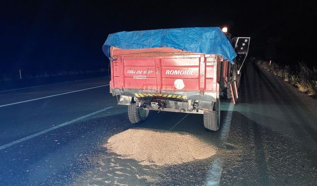 Buğday Yüklü Traktör İle Çarpıştı: 3 Yaralı