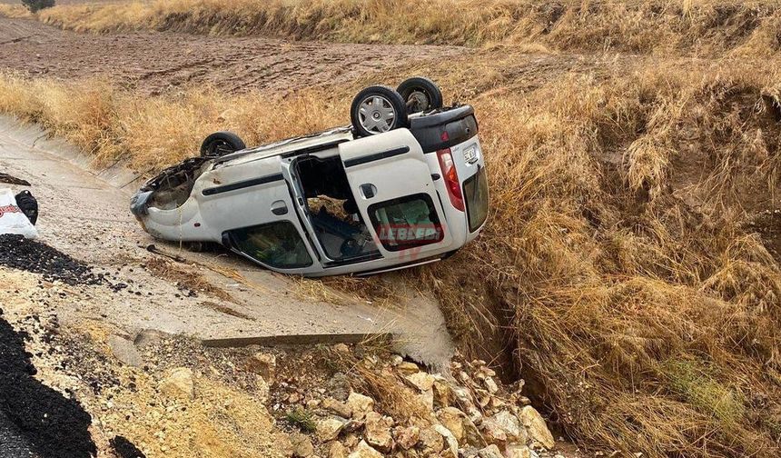 Otomobille Çarpışan Ticari Araç Takla Attı: 4 Yaralı