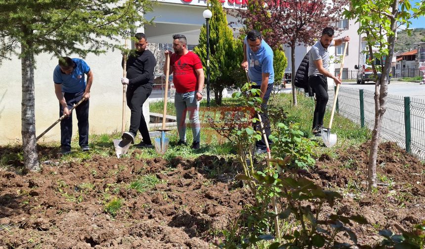 Baharla Birlikte Hastane Bahçesinde Yenilenme Çalışması Başladı