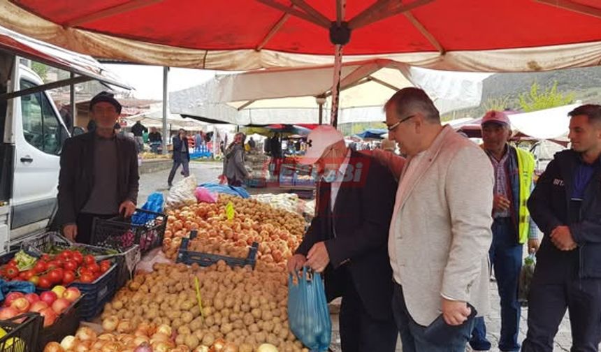 Başkan Ünlü, Pazar Yerinde Talep ve Şikayetleri Dinledi