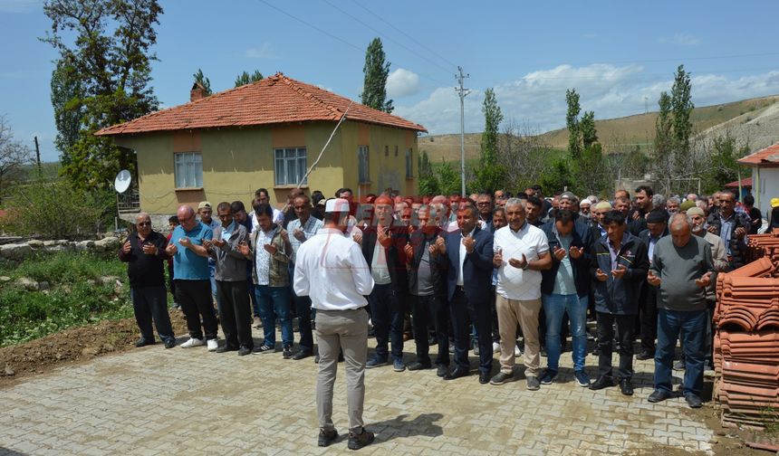 Dut Köyü’nde Yüzlerce Kişinin Katılımıyla Yağmur Duası Gerçekleştirildi