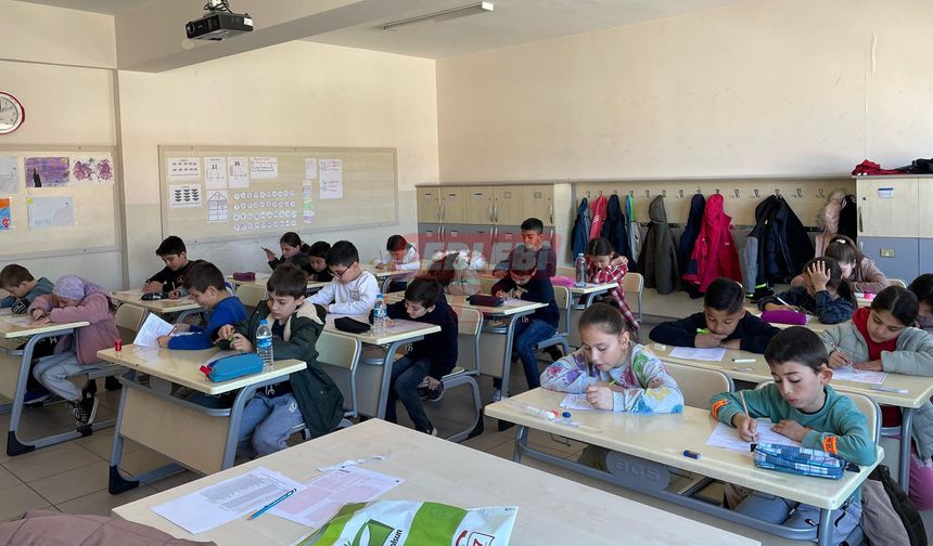 Öğrenciler Okudukları Kitaptan Sınav Oldu
