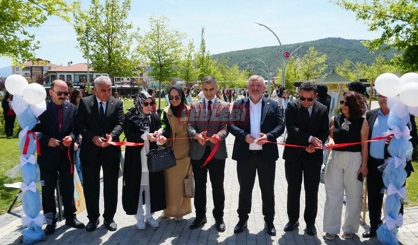 Başkan Gelgör, 15 Temmuz Şehitleri Anadolu Lisesi’nin Yıl Sonu Sergisine Katıldı