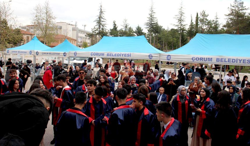 Fatih Anadolu Lisesi’nde Mezuniyet Sevinci