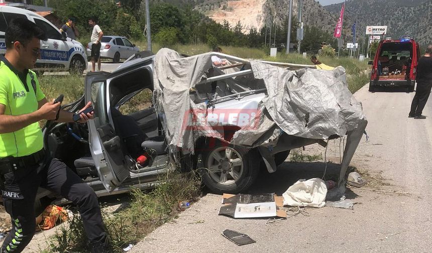 Kamyonet Takla Attı 4 Kişi Yaralandı