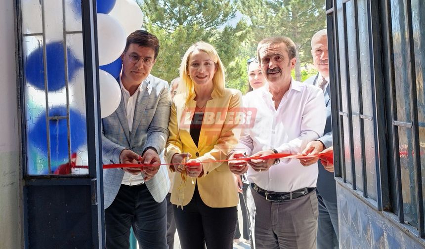 Kaymakam Nayman ve Başkan Aylar Sergi Açtı