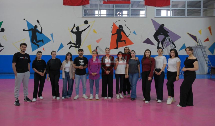Tevfik Kış Spor Salonunun Duvarlarına Renk Geldi