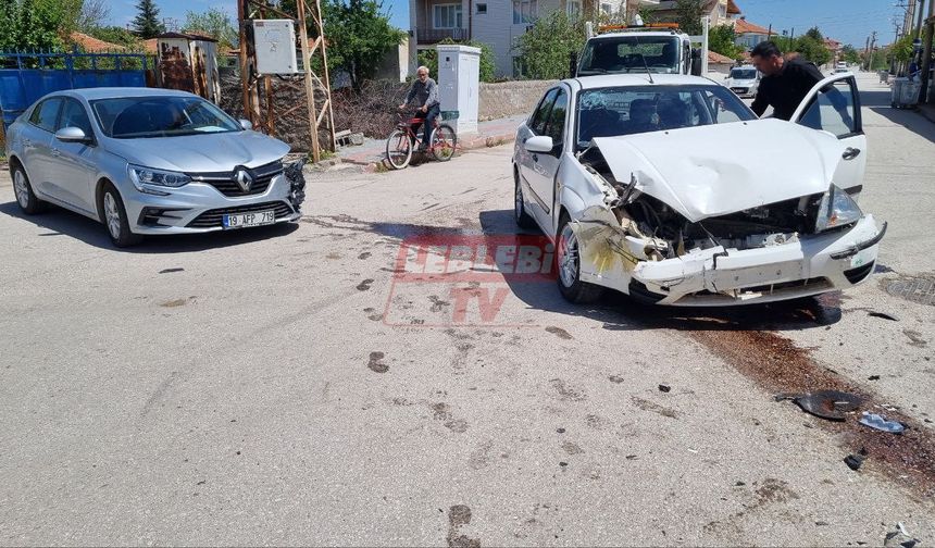 İki Otomobil Çarpıştı: 7 Yaralı