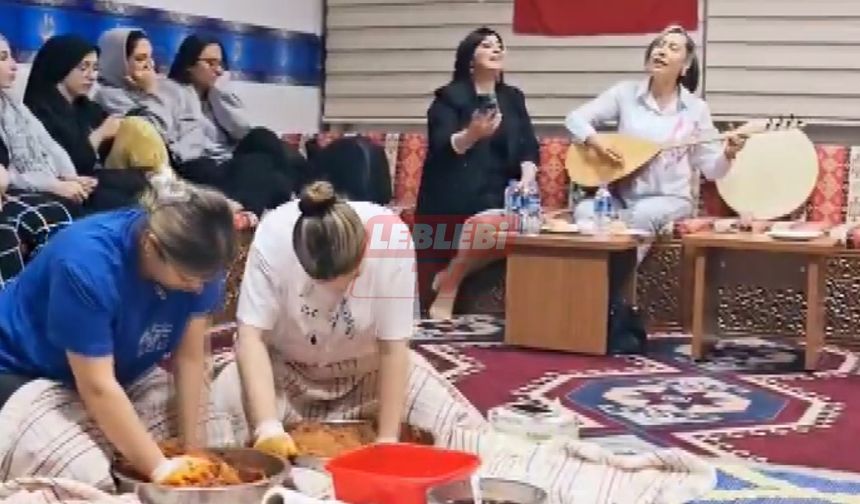Kızlar Vize Sonrası Sıra Gecesi İle Moral Buldu