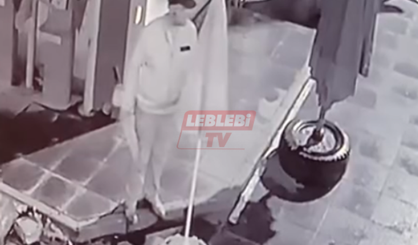 Bir Şemsiye İçin Hırsızlık! O Anlar Kamerada