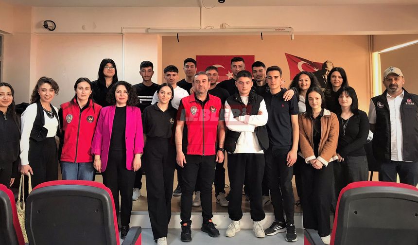 Öğrencilere Polislik Mesleği ve Terörle Mücadele Faaliyetleri Anlatıldı