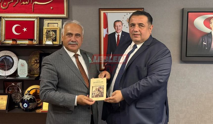 Milletvekili Kaya’ya Şeyhülislam Sunullah Efendi Kitabı Hediye Edildi