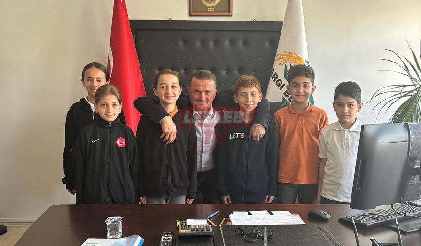 Cumhuriyet YİBO Öğrencileri, Başkan Hamit Dereli'yi Ziyaret Etti