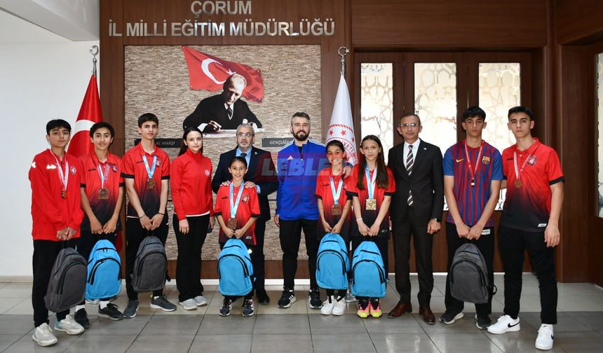 Karatede Derece Alan Öğrencilere Milli Eğitimden Hediye